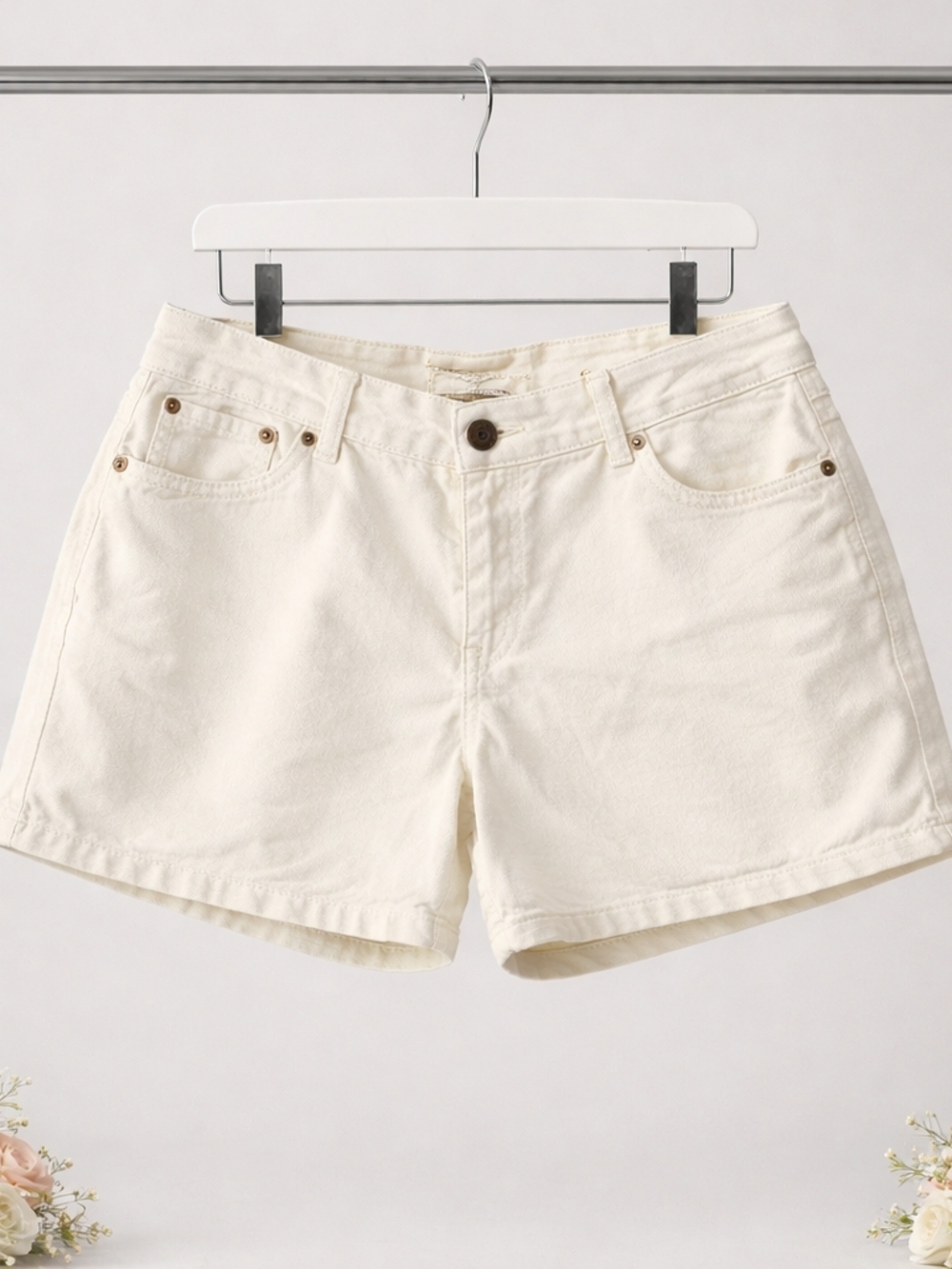 Levi's Strauss White Low-Rise  Jean Shorts 14